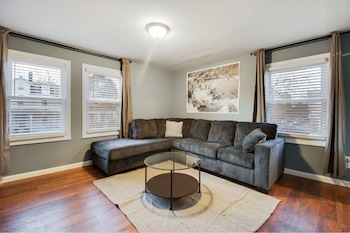 Hillyer Manner - Comfy Townhouse In Great Location! 3 Bedroom To