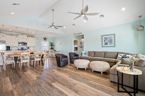 Casa, 3 quartos | Área de estar | Smart TV