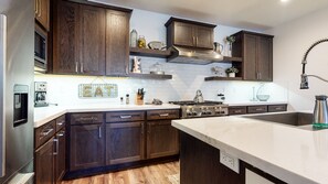 Condo, 3 Bedrooms | Private kitchen