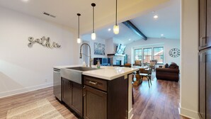 Condo, 3 phòng ngủ | Bếp riêng
