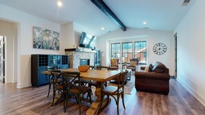 Leilighet, 3 soverom | Eget kjøkken | Kjøleskap, ovn, kaffetrakter/tekoker og brødrister