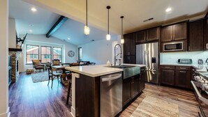 Condo, 3 phòng ngủ | Bếp riêng