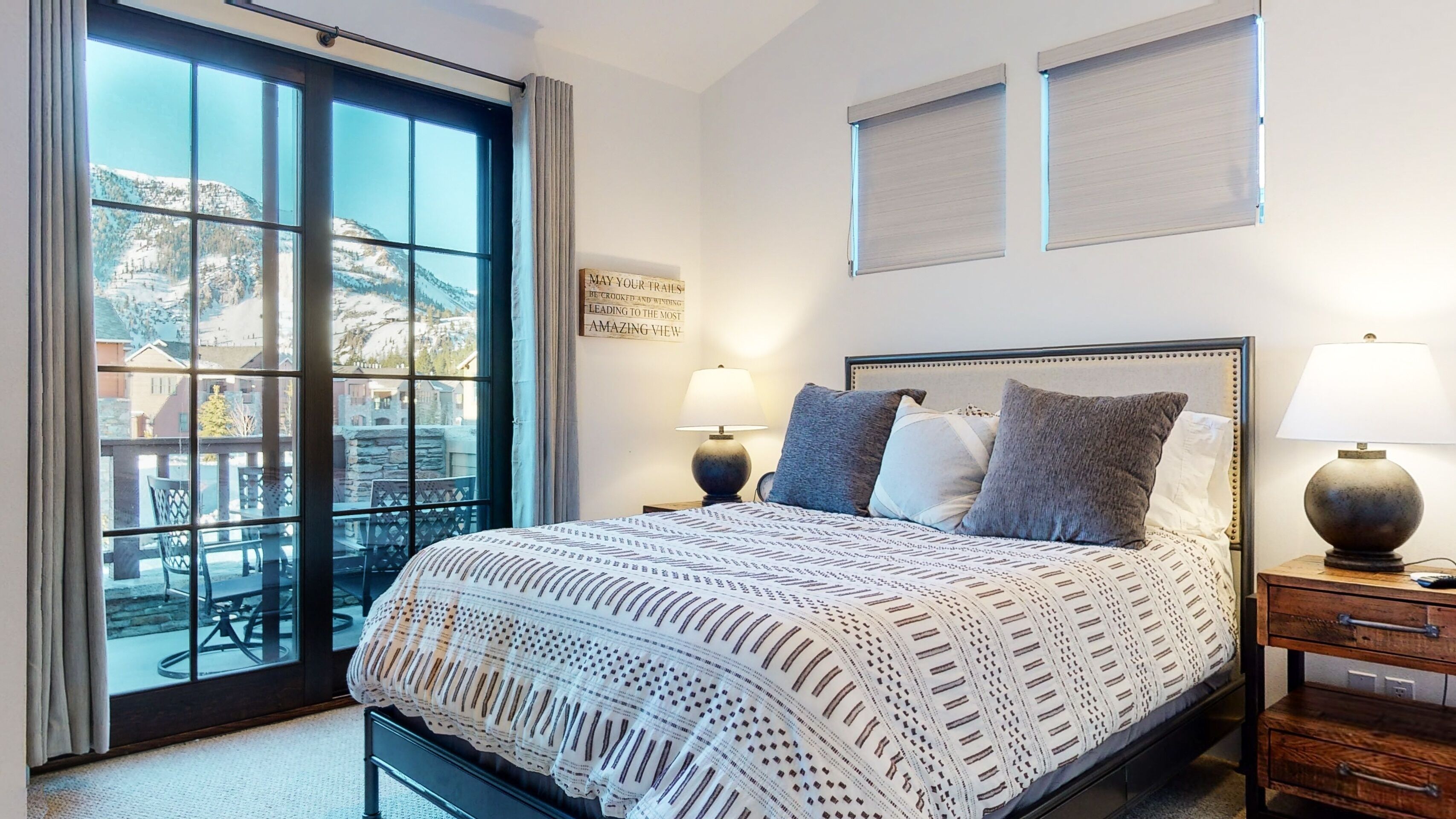 Snowcreek VII 1403 Deluxe Townhouse, Stunning Mountain Views, 2 Car Garage, Washer Dryer by Redawning