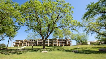 Condo, 3 Bedrooms | Property grounds