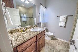 Condo, 3 habitaciones | Ba ño | Toallas 