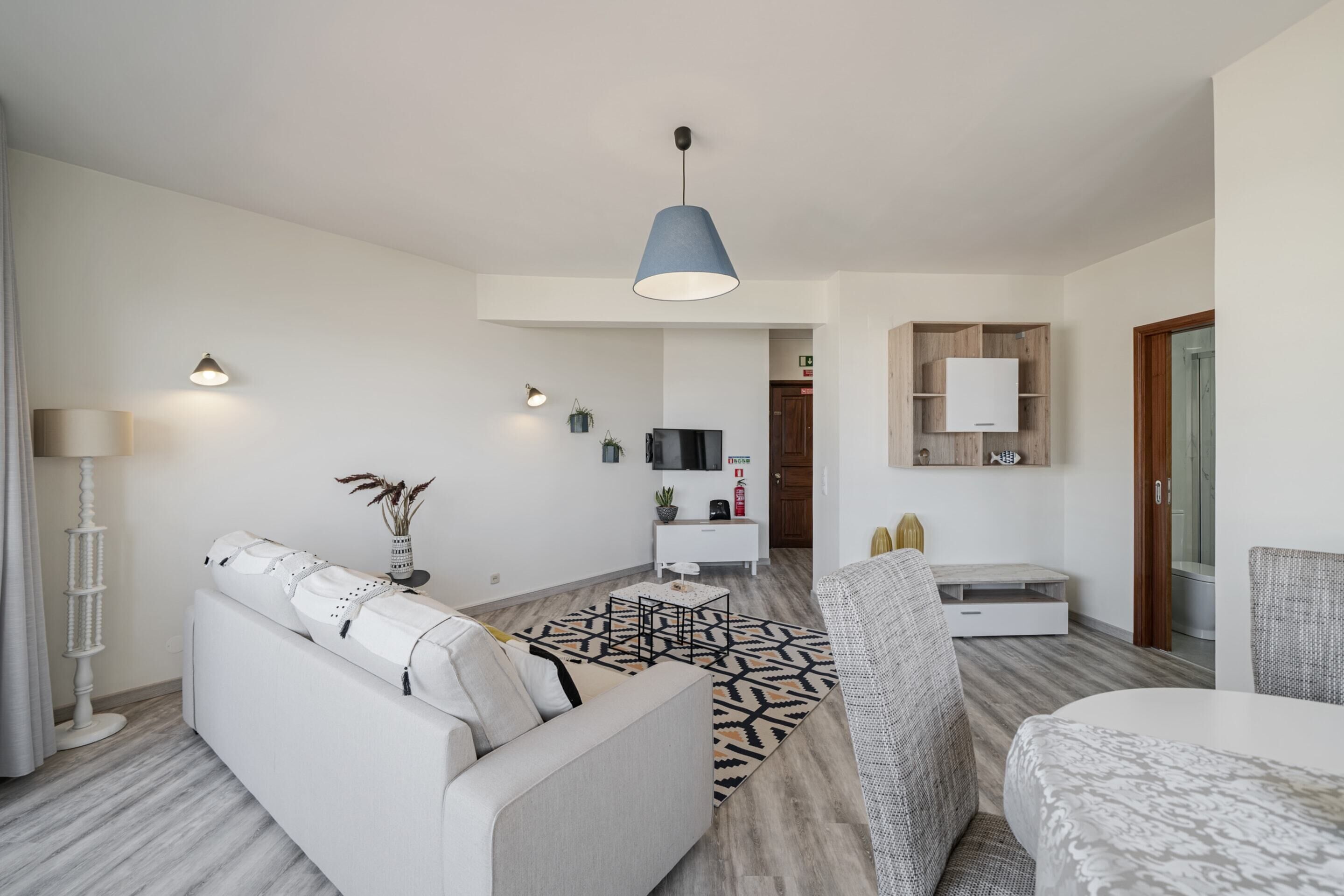 Alegria I, Overlooking the bay of Funchal