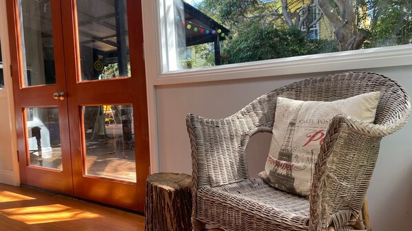 Interior - Large Coastal Cottage (Inverloch)