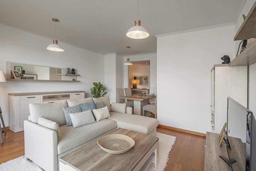Apartment With Pool and Gym, Piornais Residence I