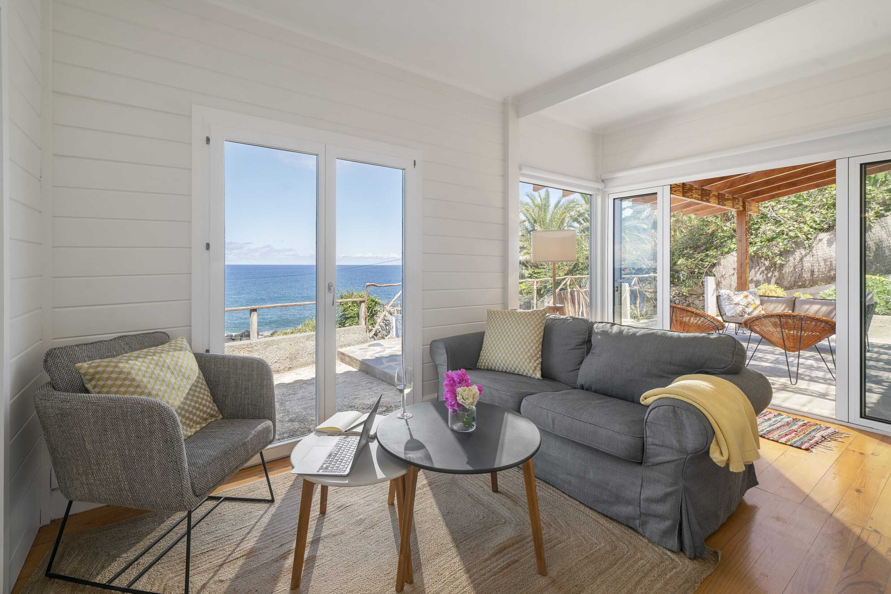 A Haven by the Sea, Casa da Rocha de Baixo,