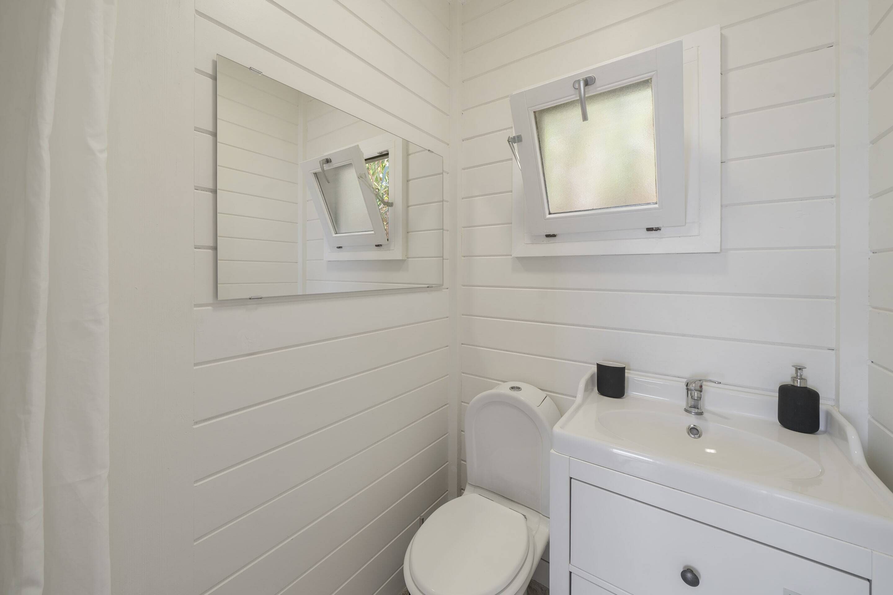 A Haven by the Sea, Casa da Rocha de Baixo,