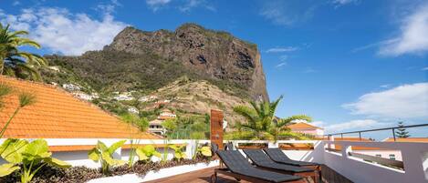 Basic Room, 2 Twin Beds, Sea View | Exterior