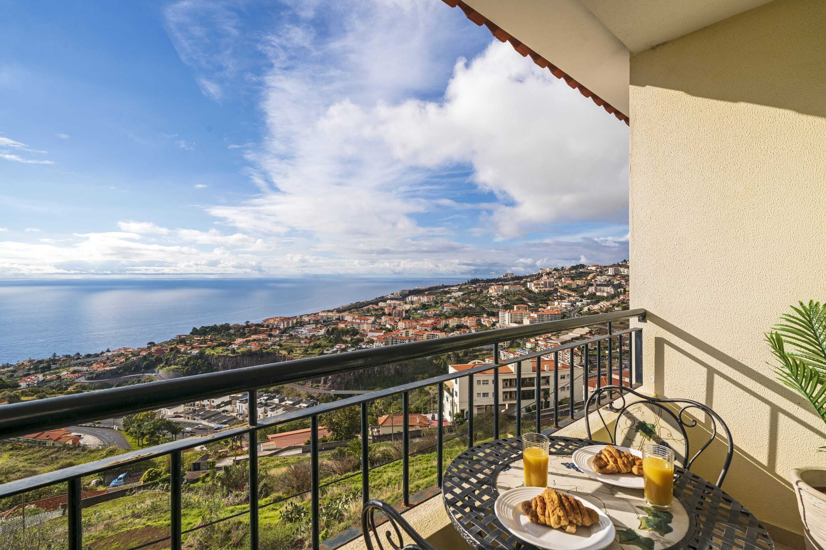 High Zone of Caniço, sea View - Varandas do Mar