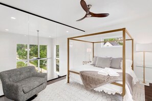 3 bedrooms, desk, iron/ironing board, WiFi - Terracotta Townhome - By Momentary-Bikes available (Bentonville)