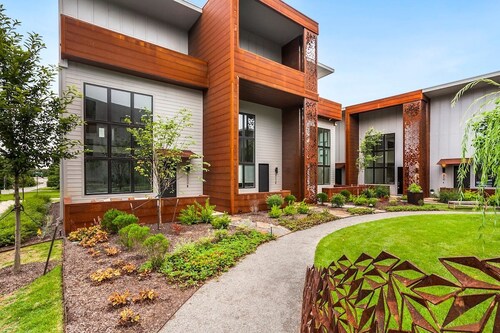 Terracotta Townhome - By Momentary-Bikes available