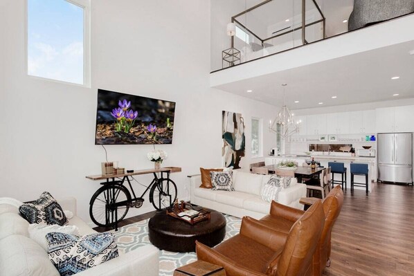 TV, stereo, offices - Terracotta Townhome - By Momentary-Bikes available (Bentonville)