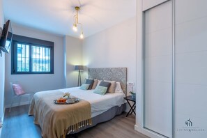 2 bedrooms, iron/ironing board, internet, bed sheets