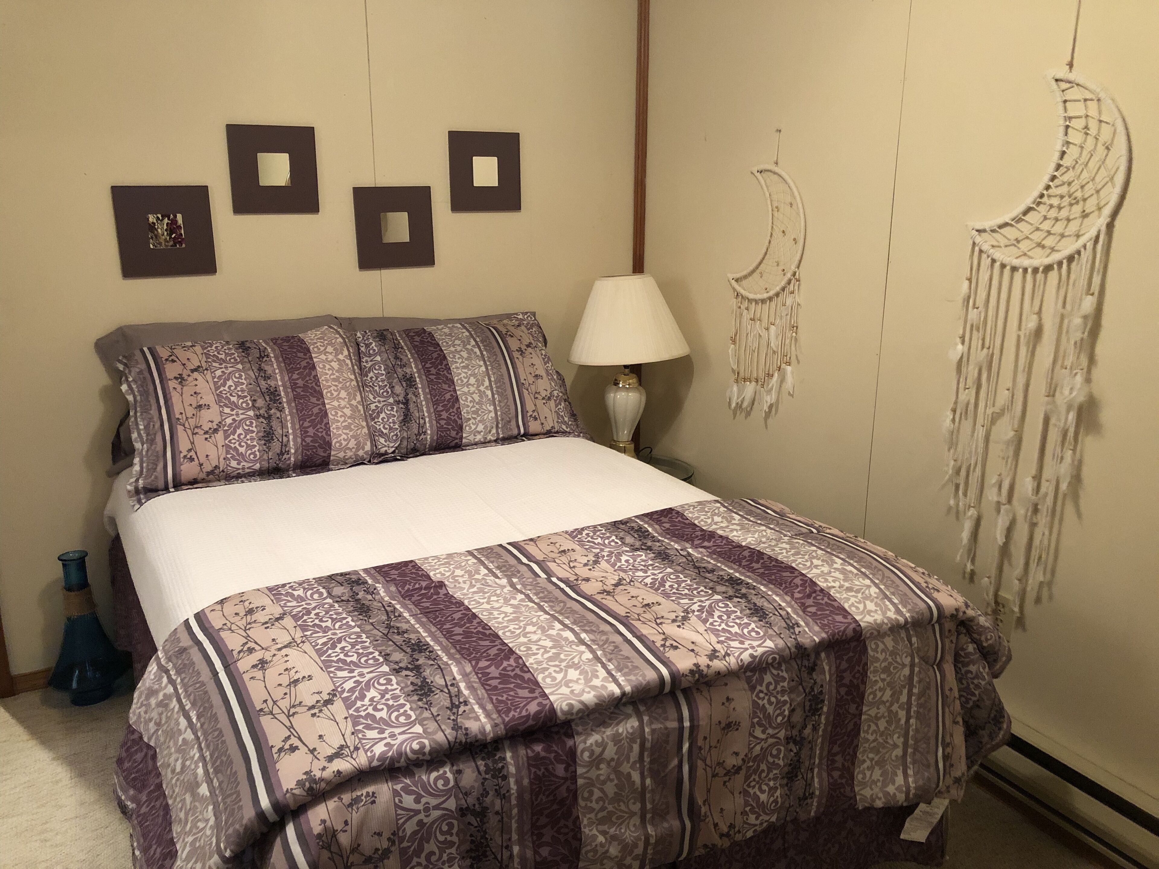 Chalet in the heart of Poconos, romantic getaway near pools and lake