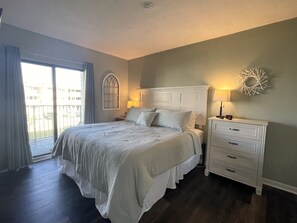 2 bedrooms, desk, iron/ironing board, WiFi - Sun, Sand & Savings – Gulf-Front Comfort for the Whole Family (Gulf Shores)