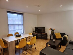 Dining - Spacious 2 Bedroom Duplex (Reading)