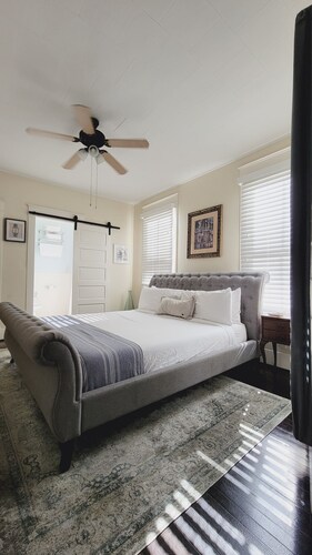 Sail La Víe - 1/1 King with full kitchen - EEHD - Walk Downtown or Cruises