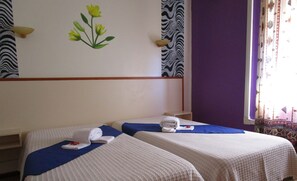 Basic Twin Room | Desk, travel cot, free WiFi - Residencial Pimenta (Portimão)