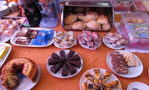 Breakfast buffet - Residencial Pimenta (Portimão)