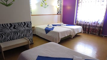 Basic Triple Room | Desk, travel crib, free WiFi