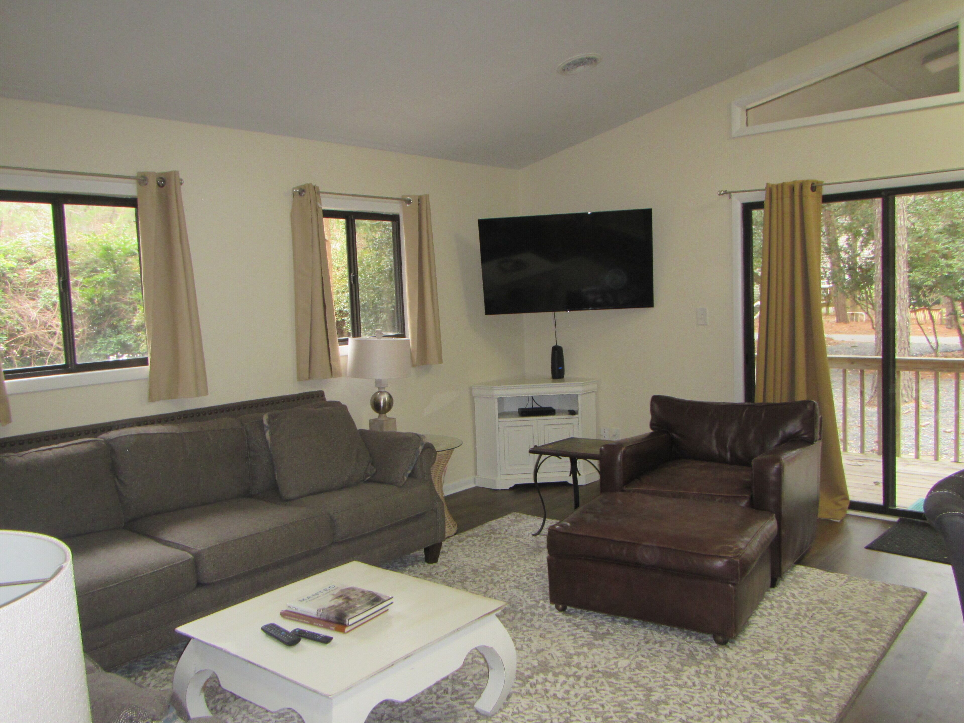 Remodeled cottage with plenty of outdoor space and privacy