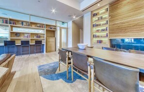 Dining - Luxury Rainey High-Rise | Rooftop Pool & Gym (Austin)