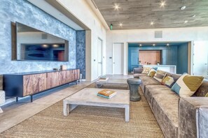 TV, offices - Luxury Rainey High-Rise | Rooftop Pool & Gym (Austin)