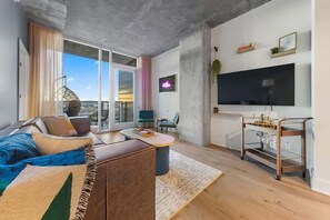 TV, offices - Rainey Luxe Condo w/ Rooftop Pool, Gym & Balcony (Austin)