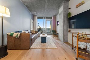 TV, offices - Rainey Luxe Condo w/ Rooftop Pool, Gym & Balcony (Austin)