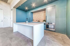 Kylskåp, mikrovågsugn, ugn och spishäll