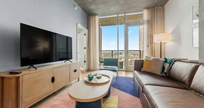 Luxury Rainey Condo w/ Rooftop Pool & Views