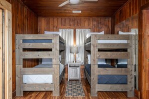 2 Schlafzimmer, Schreibtisch, Bügeleisen/Bügelbrett, WLAN