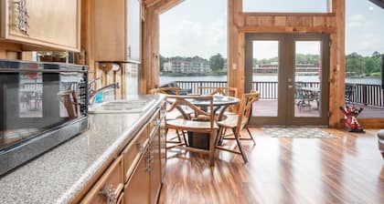 Liam’s Lodge-Peaceful Cabin, Panoramic Lake Views