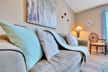 Smart TV. Patriot Cottage