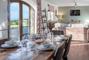 冰箱、微波炉、烤箱、炉灶