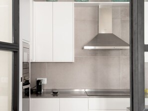 Kühlschrank, Mikrowelle, Ofen, Geschirrspüler