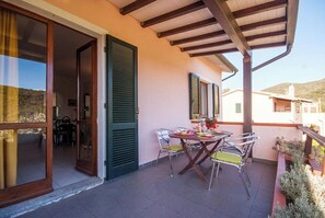 Outdoor dining - Nicola Apartment (Marina di Campo)