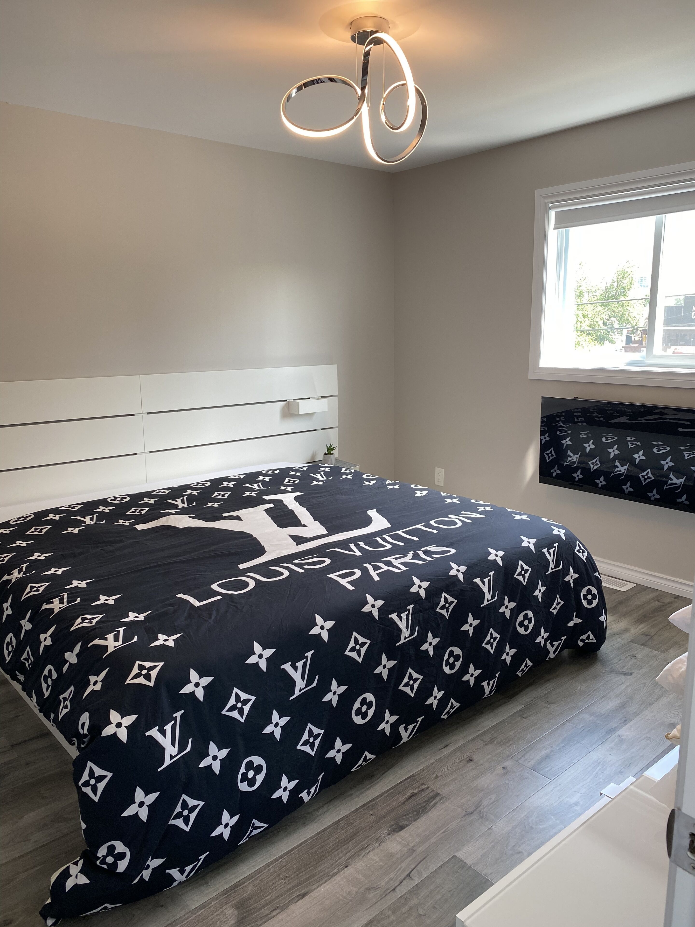 Niagara Luxury Modern SPA Heated Pool Sauna Retreat