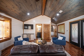 Smart TV, fireplace