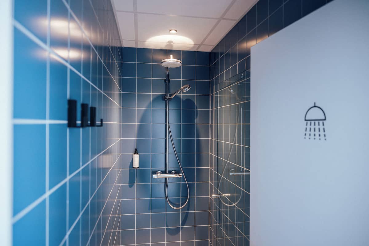 Basic-Doppel- oder -Zweibettzimmer | Badezimmer | Haartrockner