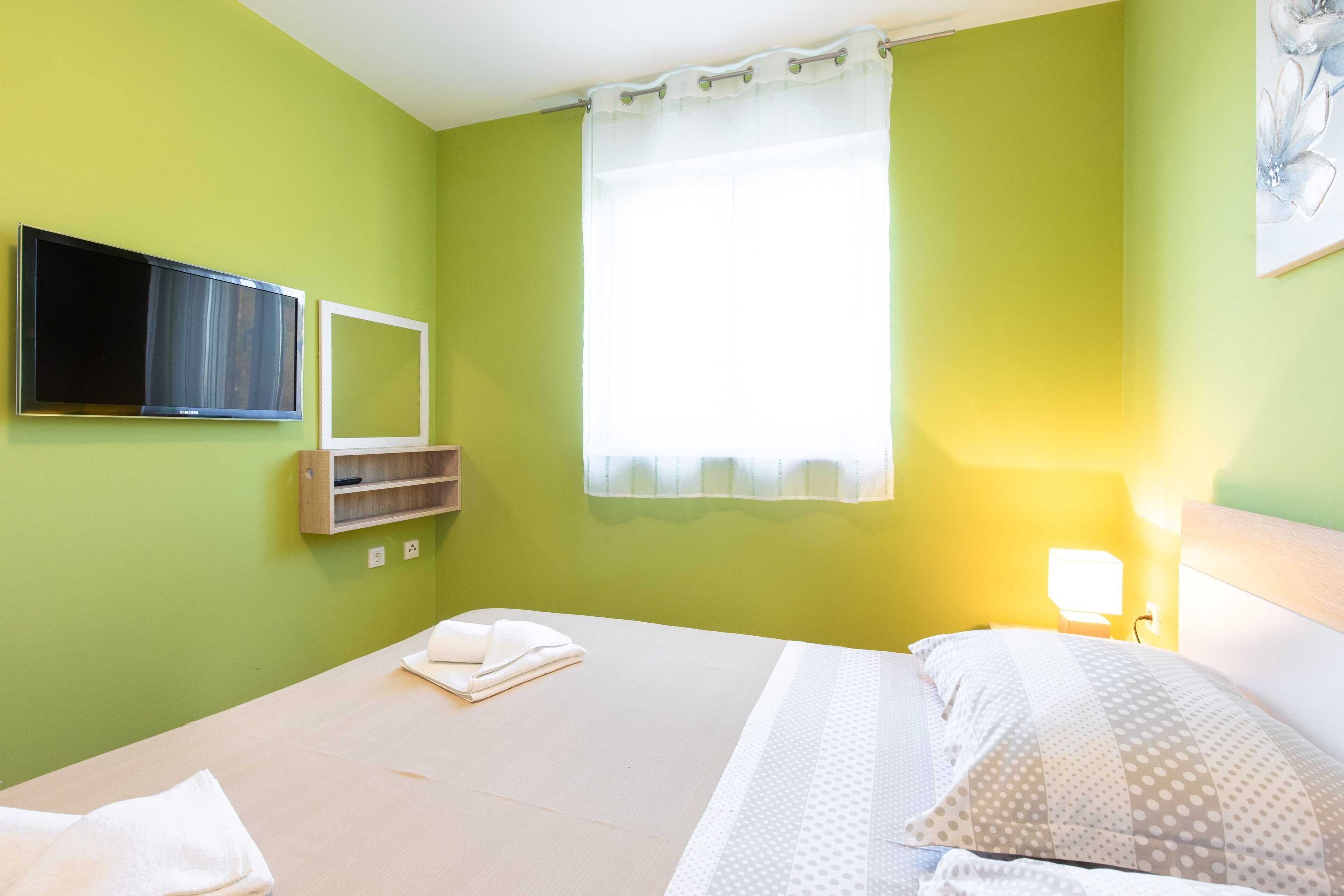 Appartement (Two Bedroom Apartment with Balcony an)