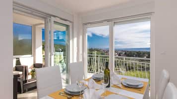 Apartment (Two Bedroom Apartment with Balcony an) | Dining room