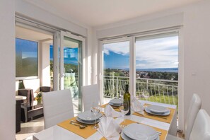 Appartamento (Two Bedroom Apartment with Balcony an) | Sala da pranzo