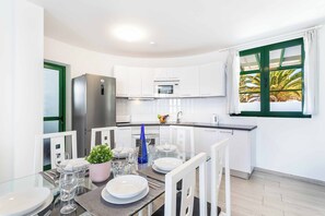 Unclassified image, 4 of 22, button