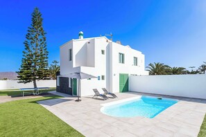 Unclassified image, 3 of 22, button