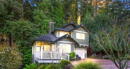 LazyBearLodge~Magical Forest Hideaway in Guerneville! HotTub,WiFi,Pup