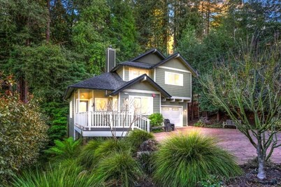 Lazy Bear Lodge:Near Guerneville! Enchanting Cabin in a Forest! HtTb,WiFi,Pup